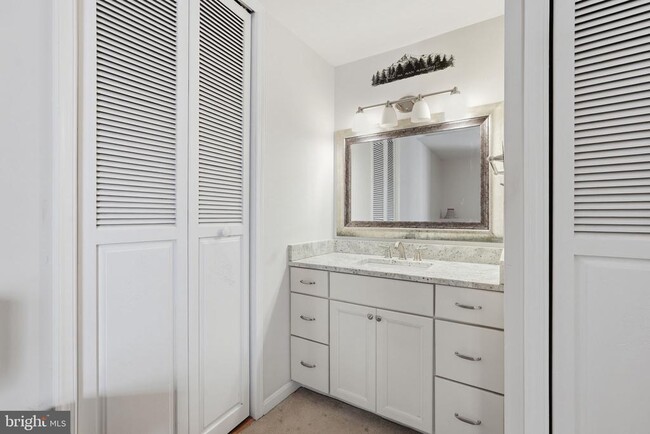 Building Photo - 6032 Old Landing Way