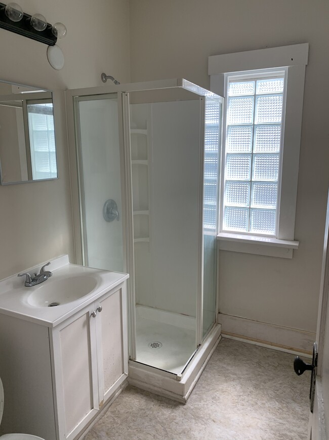 Bathroom - 129 N 36th St