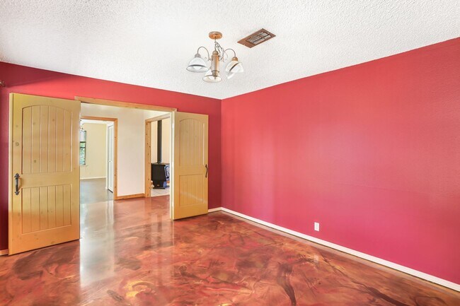 Building Photo - Hill Country Retreat