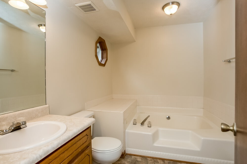 Building Photo - 105 Bennington Dr