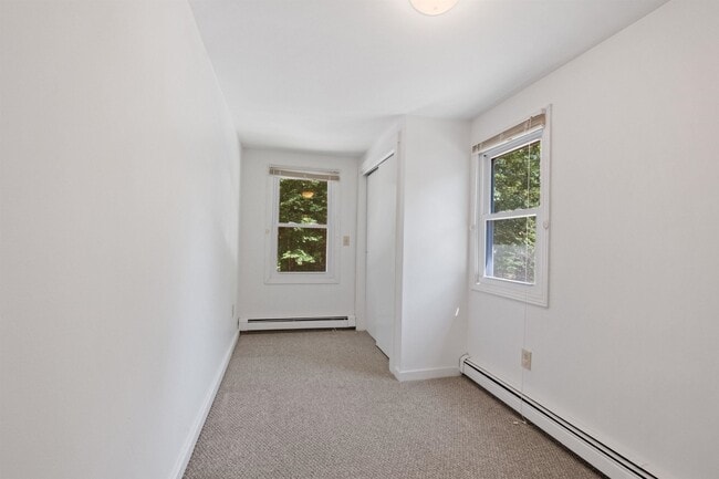 Building Photo - 36 Lark St