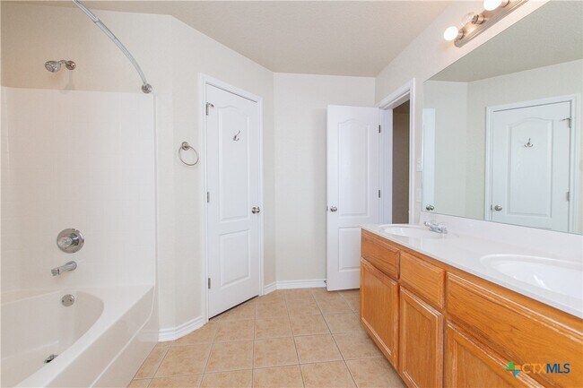 Building Photo - 404 Rowdy Dr