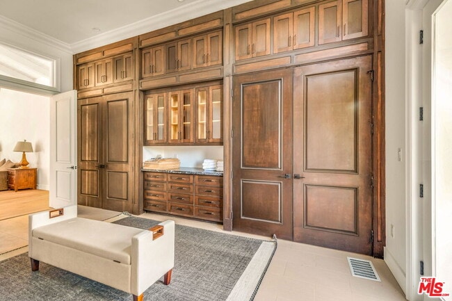 Building Photo - 9669 Oak Pass Rd