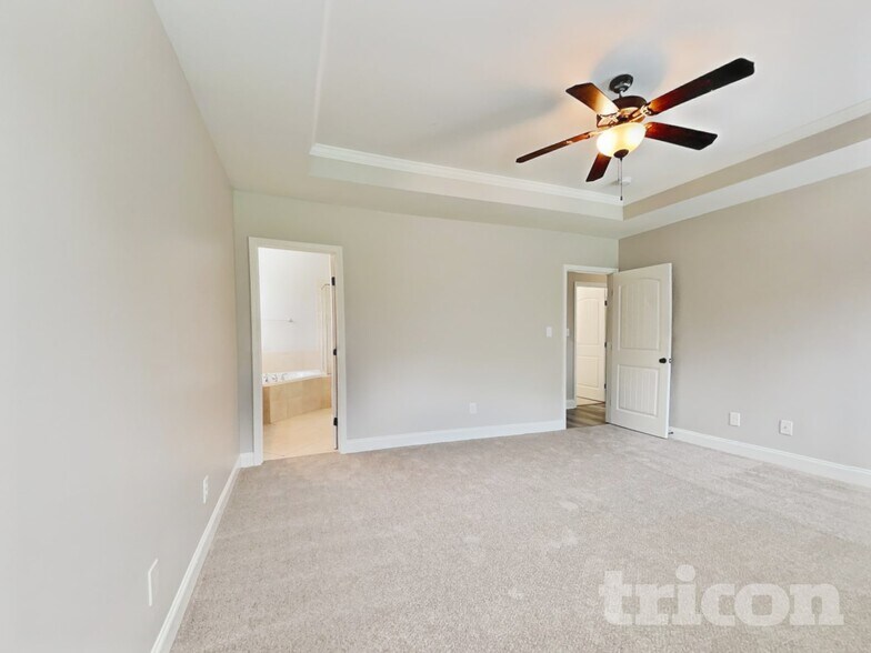 Building Photo - 3020 Plantation Glen Dr