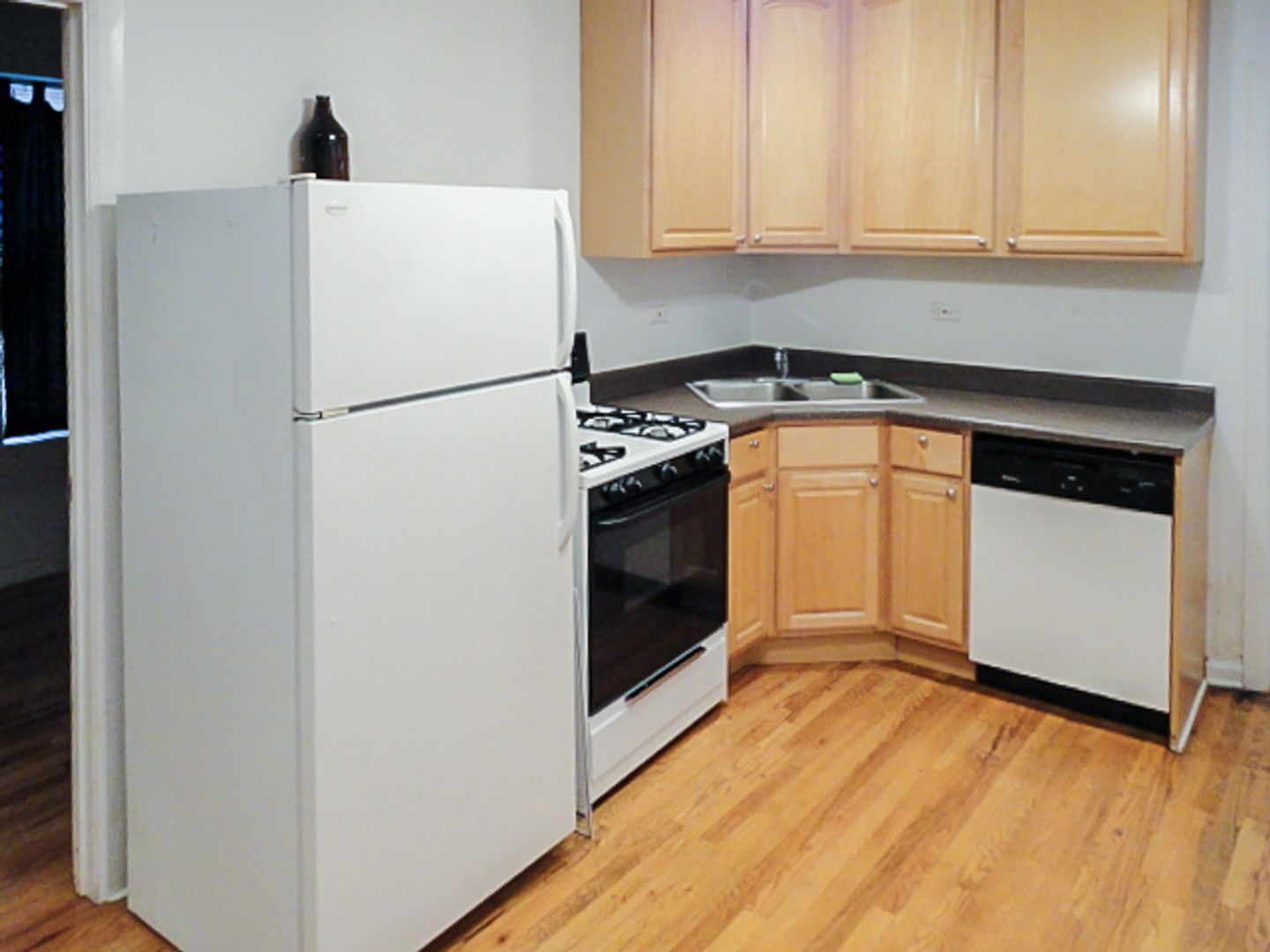 Building Photo - 2311 N Southport Ave