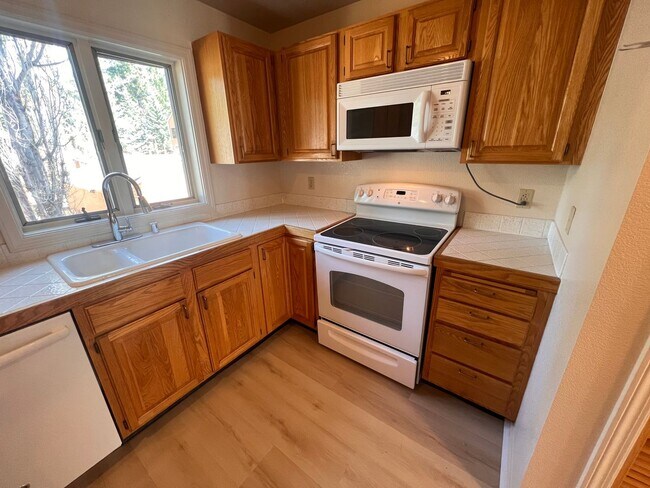 Building Photo - 1 Bedroom McCloud Condo