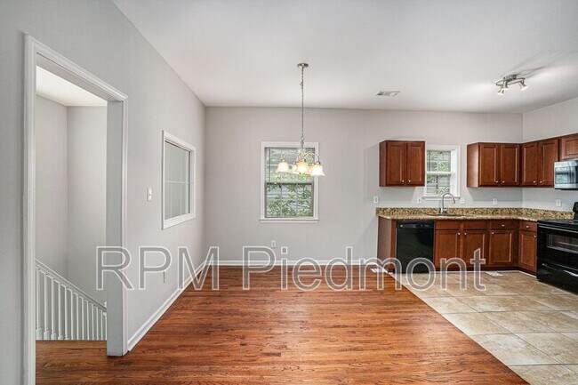 Building Photo - 2829 3rd Ave SW