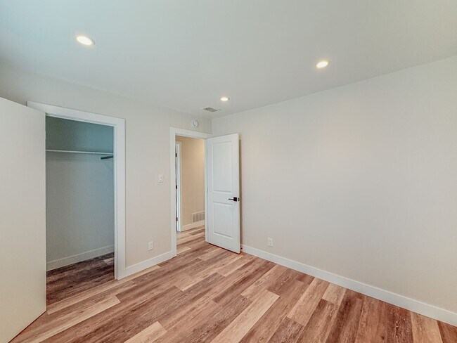 Building Photo - Modern 3-Bedroom Home with Private Yard in...