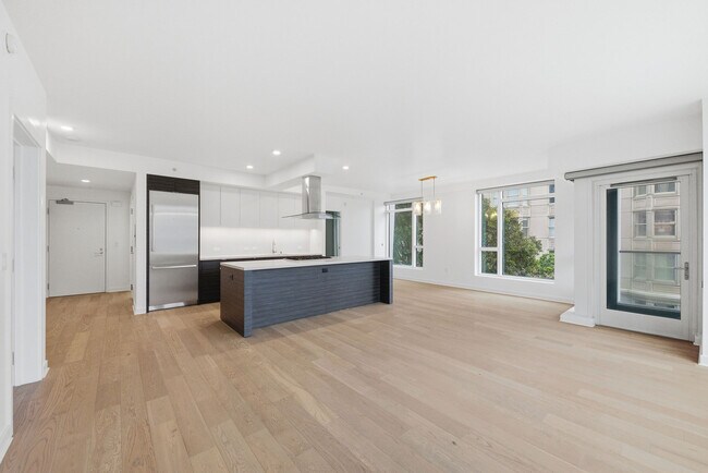 Building Photo - 1688 Pine St