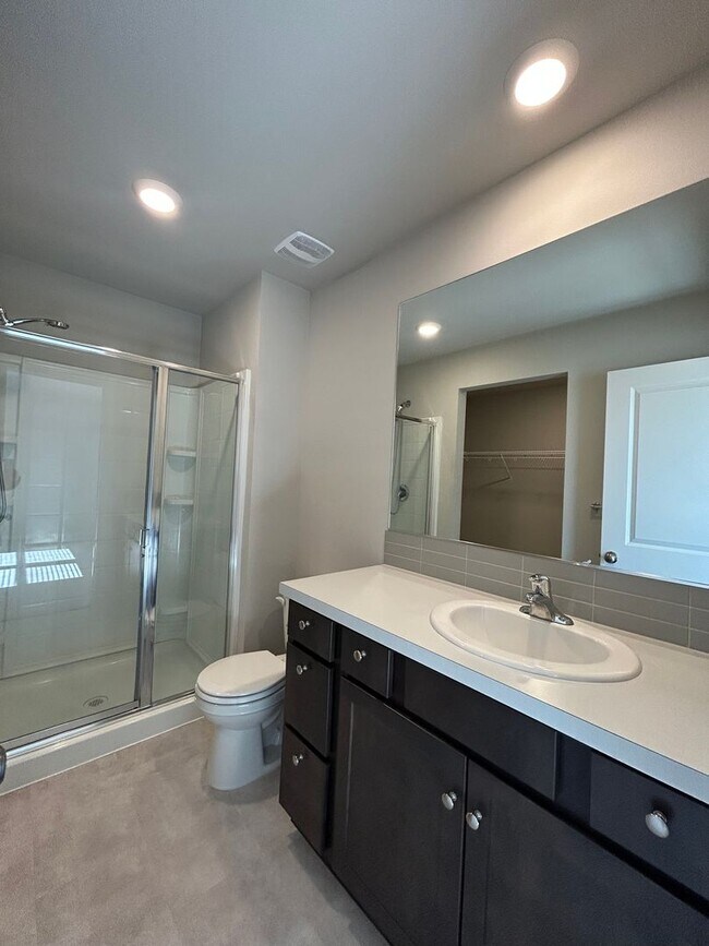 Building Photo - Beautiful 4 Bedroom Home with Attached Garage!