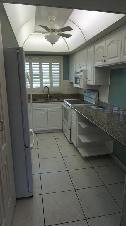 Building Photo - 300 64th Ave