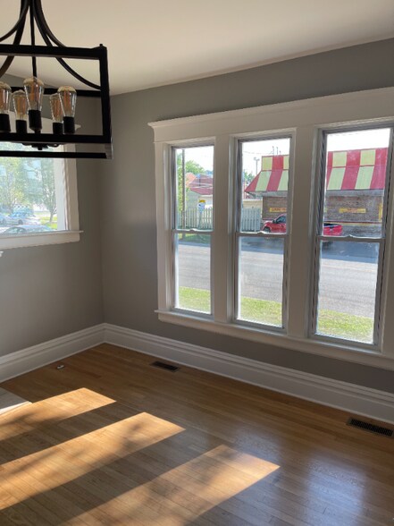 Building Photo - 1001 9th Ave