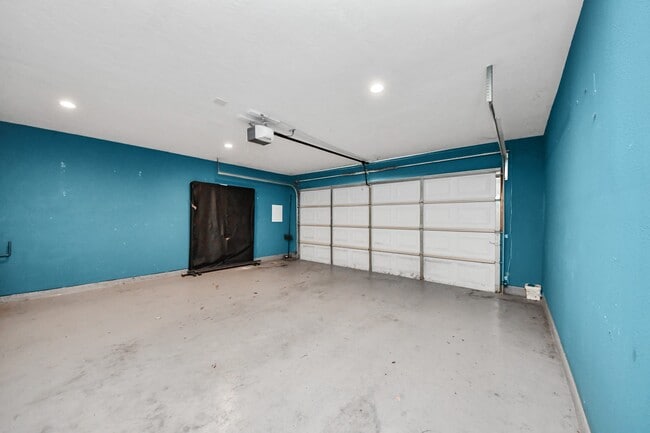 Building Photo - 1010 Gardenwalk Dr