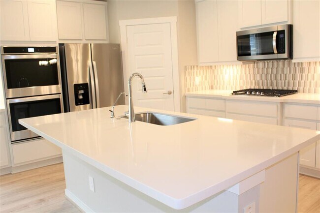 Building Photo - 29243 Pikes Peak Dr
