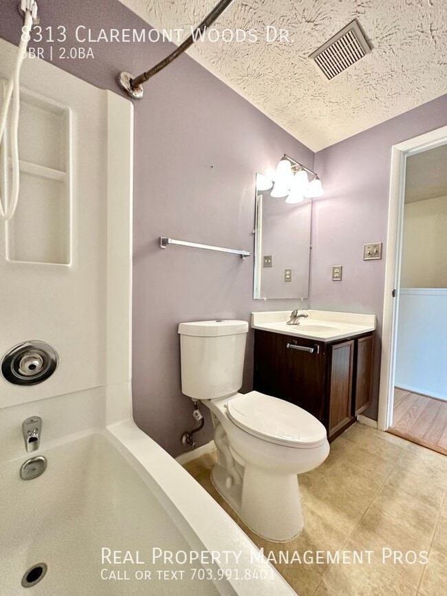 Building Photo - 8313 Claremont Woods Dr