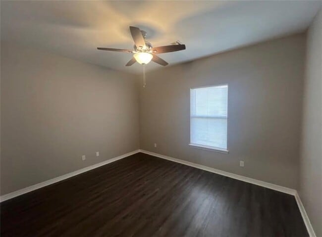 Building Photo - 3010 SE J St