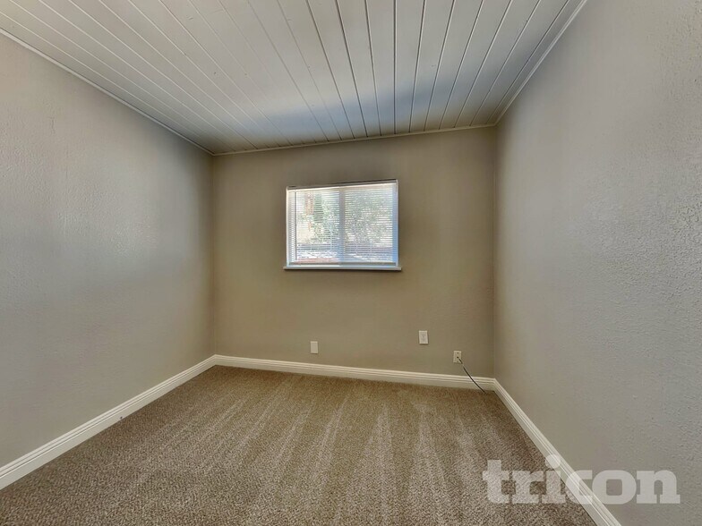 Building Photo - 500 Shaddick Dr