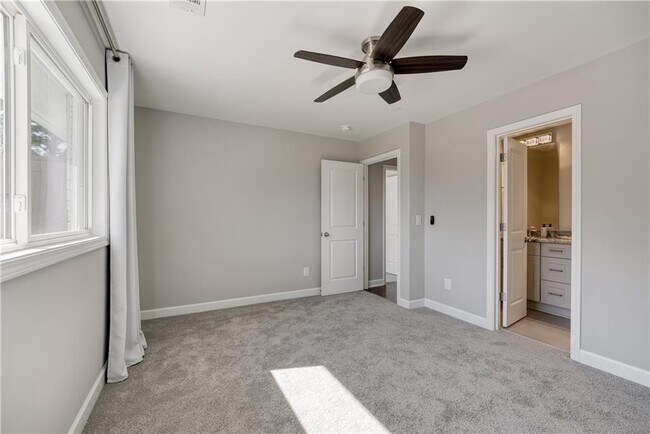 Building Photo - 2997 Whispering Hills Ct