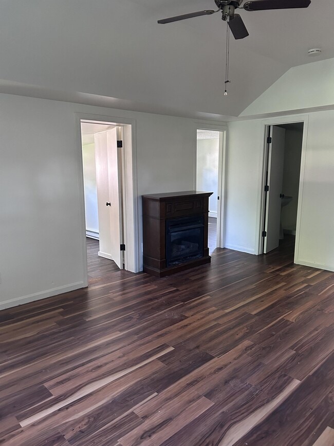 Building Photo - 430 N 4th St