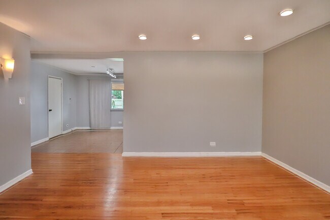 Building Photo - 7119 Stanford Dr