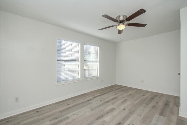 Building Photo - 1051 W Little York Rd