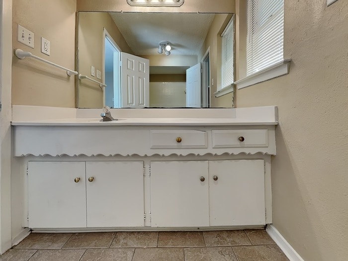 Building Photo - 3305 Hampden Dr