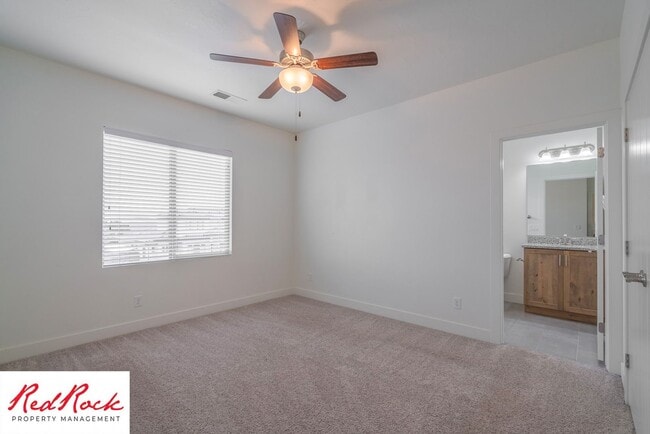 Building Photo - Pet Friendly 4 Bedroom Little Valley Home ...