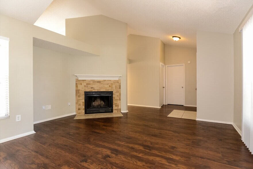 Building Photo - 1428 High Knoll Dr