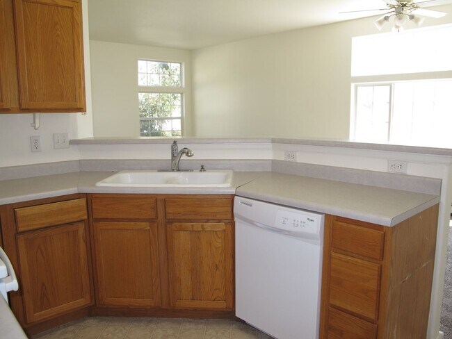 Building Photo - 2479 Wellington Ct