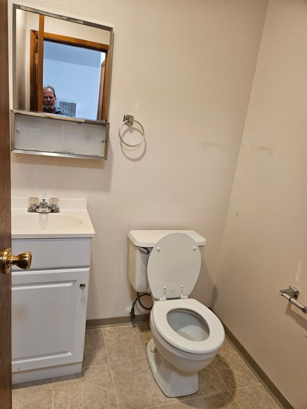 Building Photo - 1600 Fischer Ave