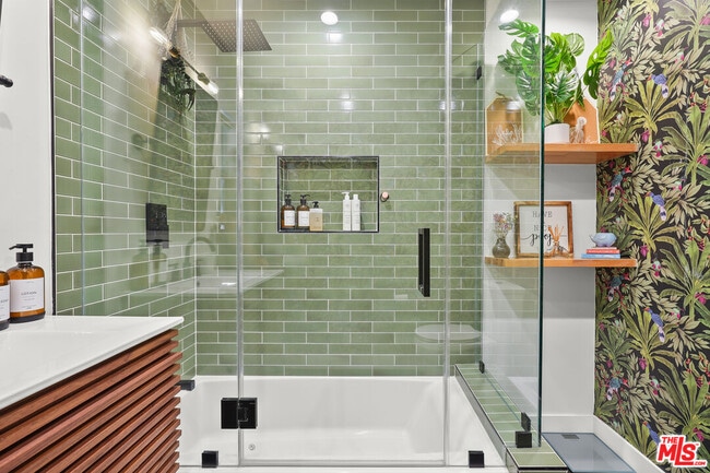 Building Photo - 14828 Saticoy St