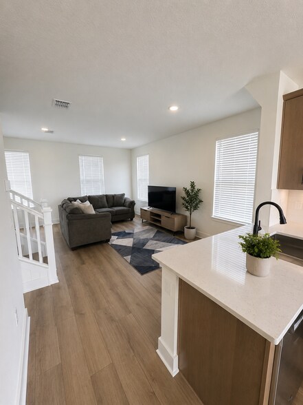 Building Photo - 15064 Grove Lake Dr