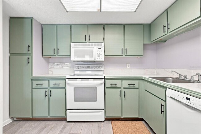 Building Photo - 570 Bahia Cir