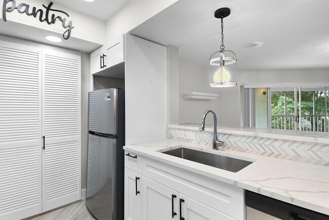 Building Photo - 3266 SE Aster Ln