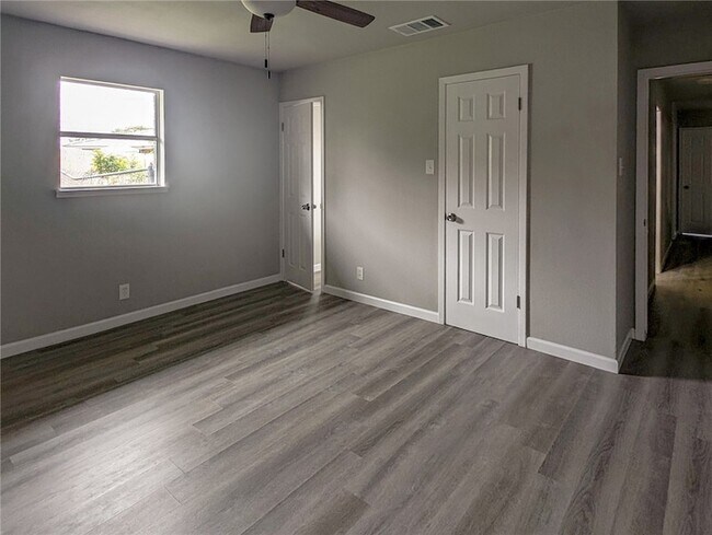 Building Photo - 3153 Baybrook Dr