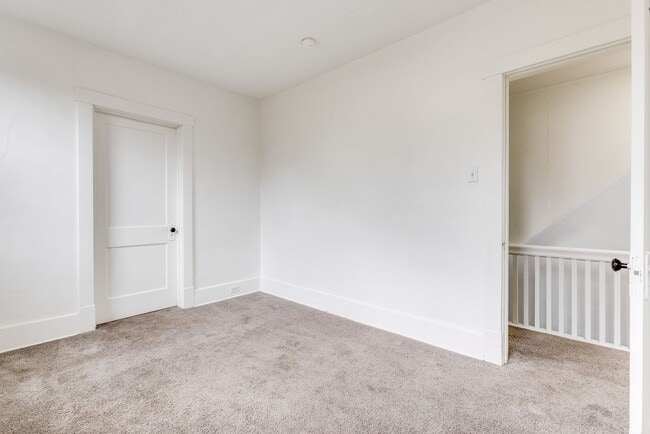 Building Photo - 2027 Eccles St