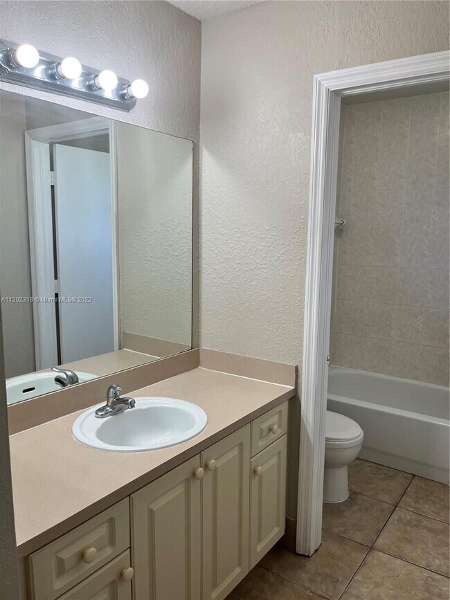 Building Photo - 222 SW 6th Ave