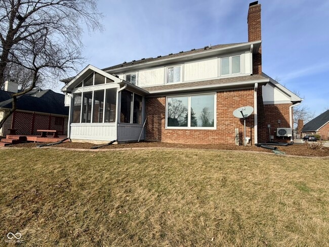 Building Photo - 1351 Woodpond N Roundabout