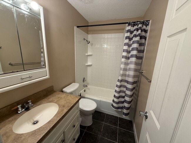 Building Photo - 1 bed, 1 bath close proximity to downtown!
