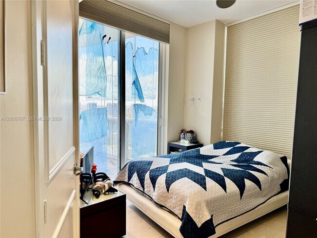 Building Photo - 18101 Collins Ave