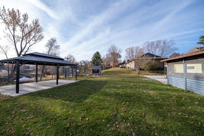 Building Photo - 445 Walnut Ln