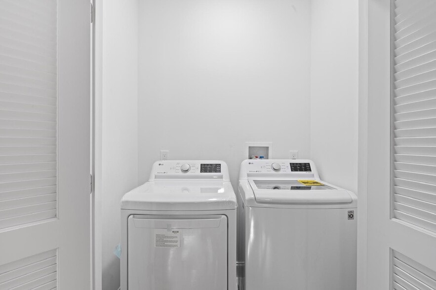 Laundry - 68 W 52nd St