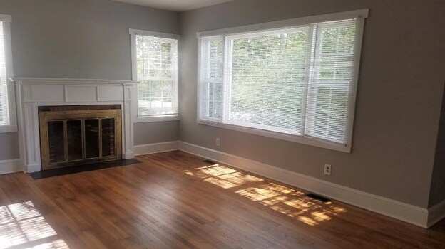 Building Photo - Spacious 3 Bedroom Home