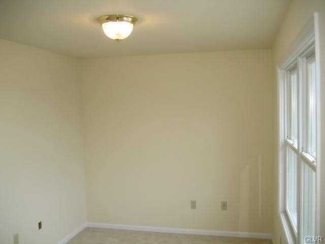 Building Photo - Townhouse For Rent $1995