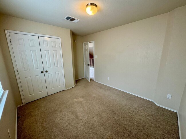 Building Photo - 5207 Bridgewood Dr