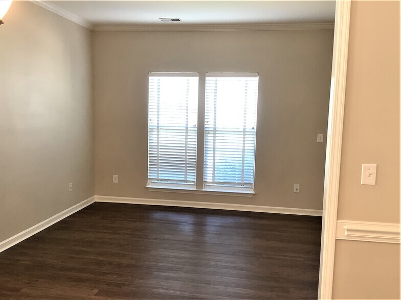 Building Photo - 818 Laurel Meadows Pkwy