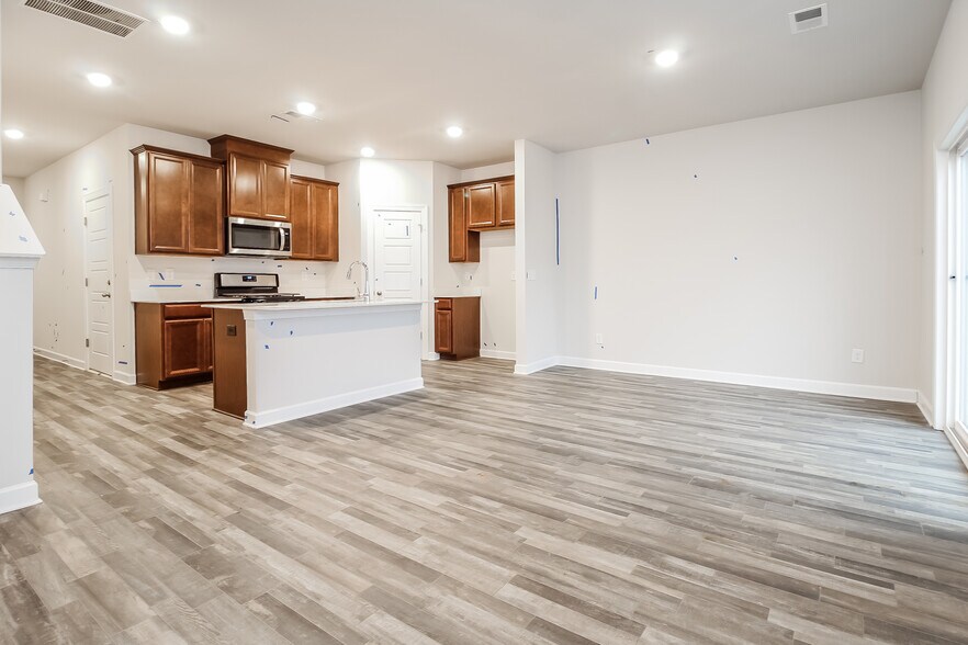 Building Photo - 131 Telford Dr