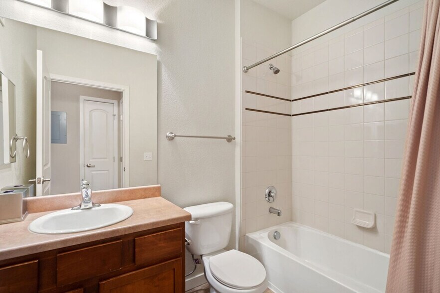 Building Photo - 13490 Via Varra