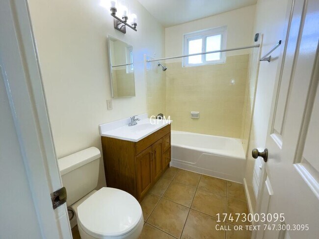 Building Photo - 1343 E Harvard St