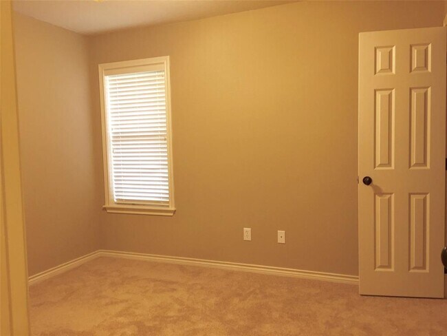 Building Photo - 304 Candle Stone Ct